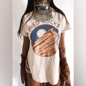 Pebby Forevee Red Rocks Side Slit Tee